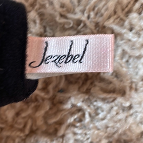 Jezebel 34D Bra - Picture 4 of 5